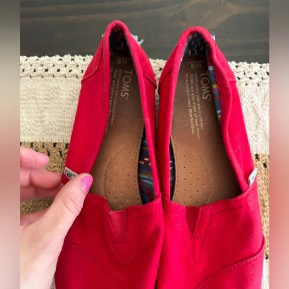 TOMS Women’s Alpargata Red Shoes Size 9 - Picture 3 of 5